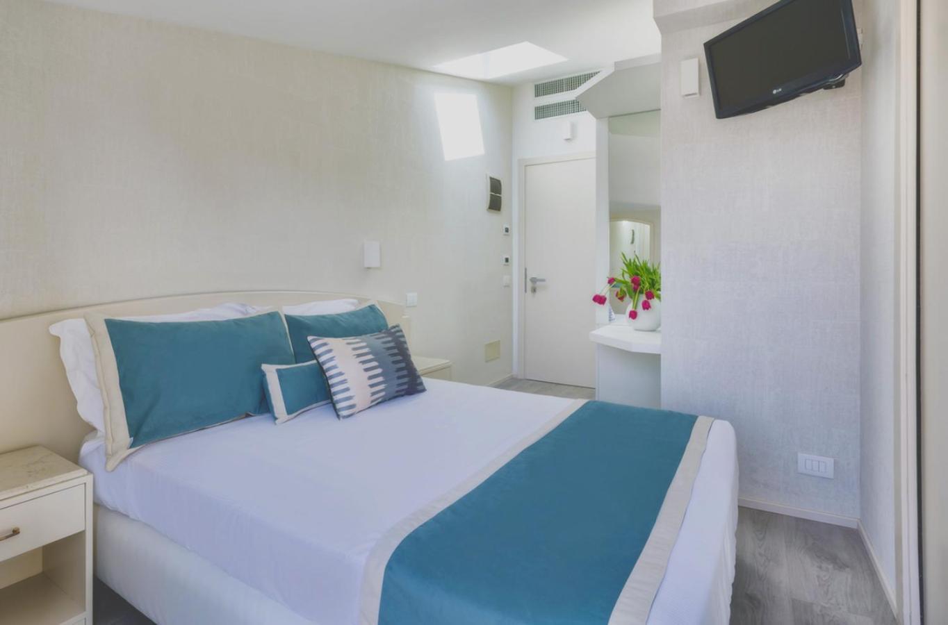 Novecento Suite Hotel Riccione Buitenkant foto