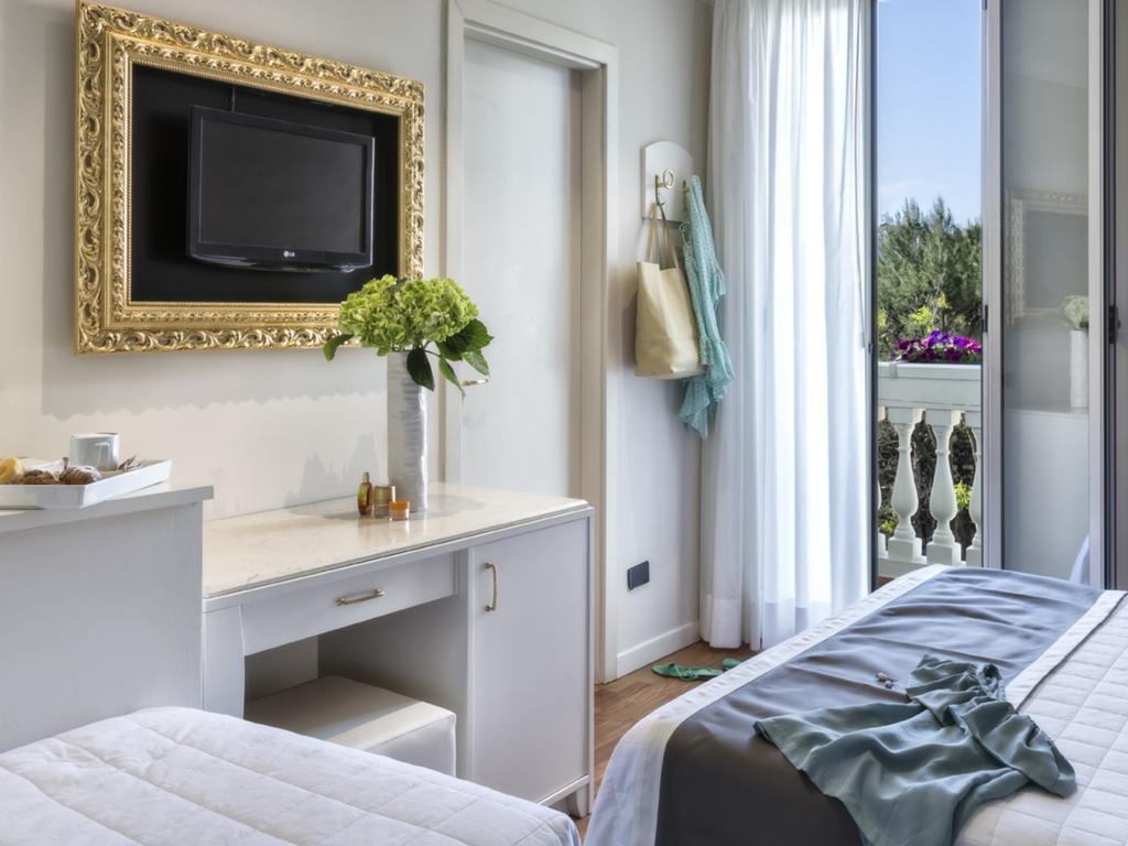 Novecento Suite Hotel Riccione Buitenkant foto