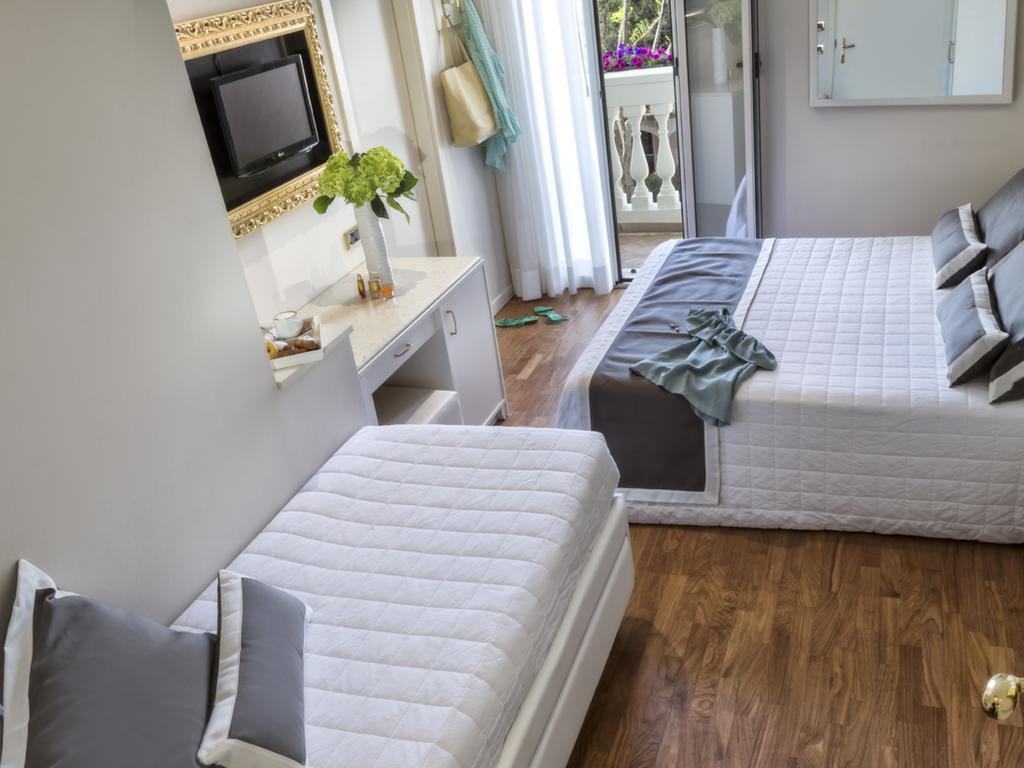 Novecento Suite Hotel Riccione Buitenkant foto