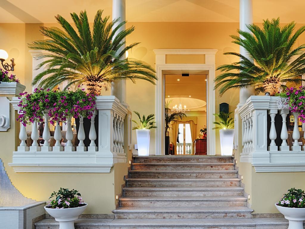 Novecento Suite Hotel Riccione Buitenkant foto
