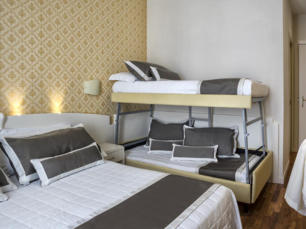Novecento Suite Hotel Riccione Buitenkant foto