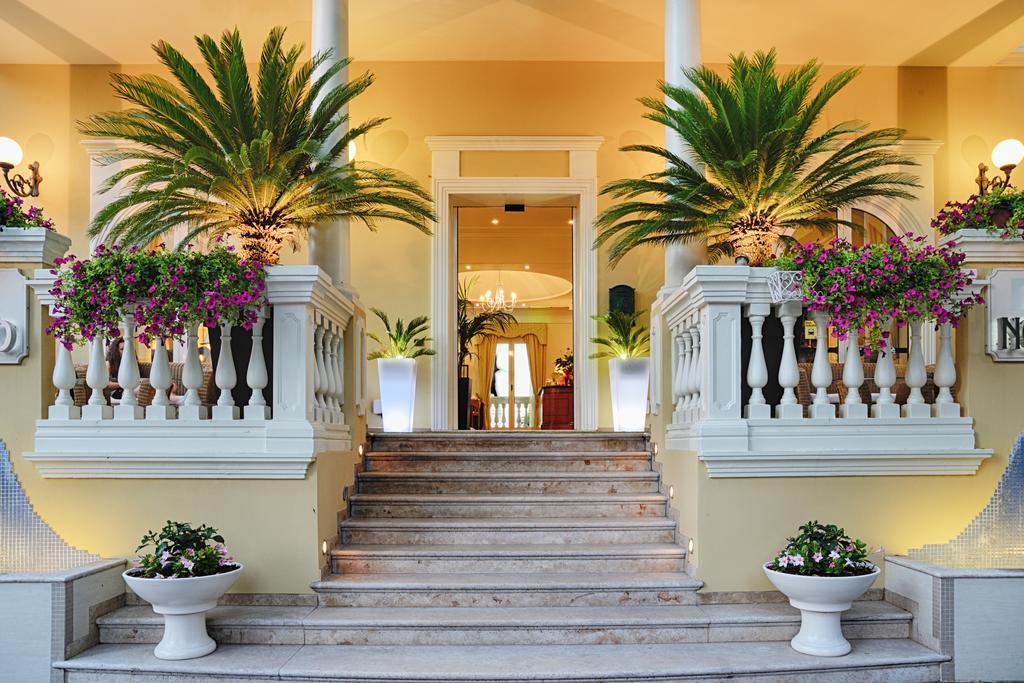 Novecento Suite Hotel Riccione Buitenkant foto