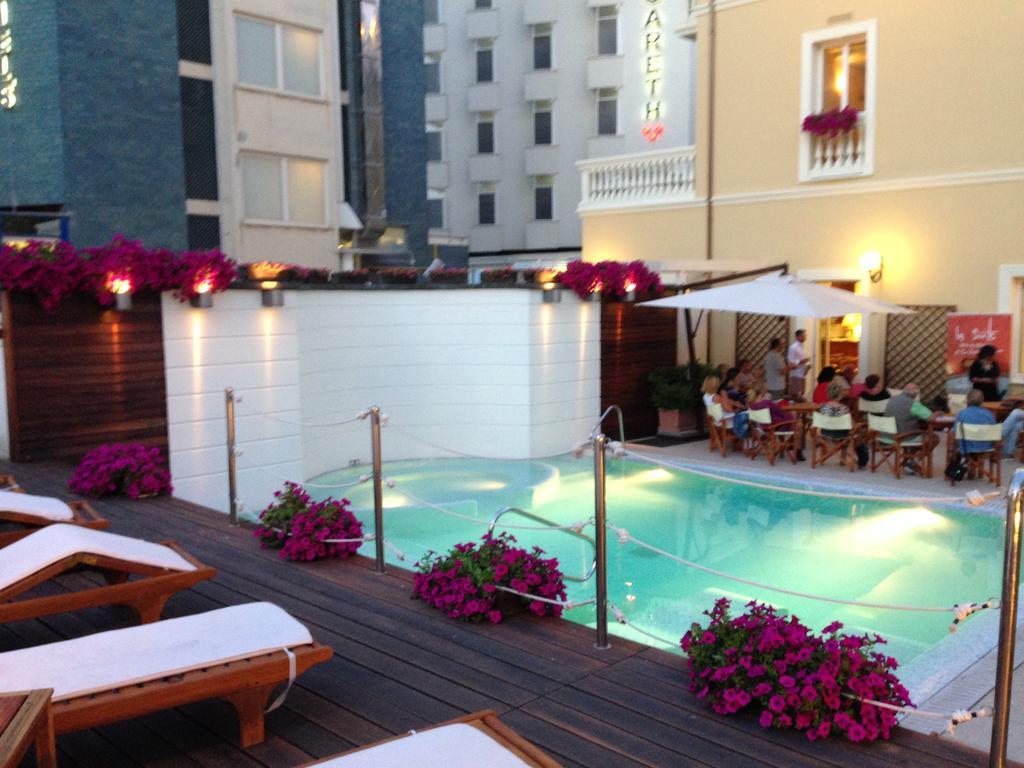 Novecento Suite Hotel Riccione Buitenkant foto