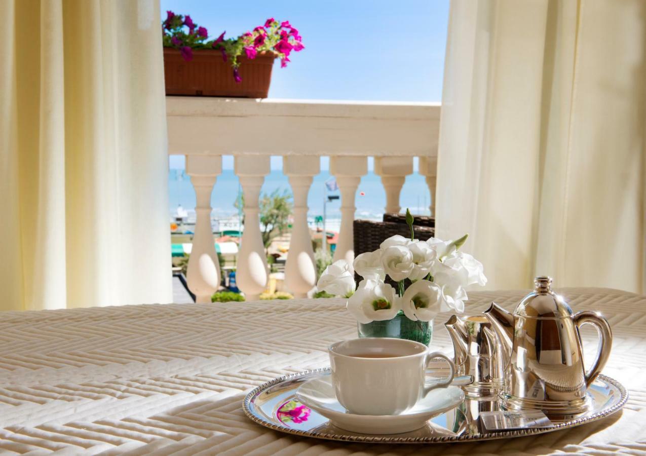 Novecento Suite Hotel Riccione Buitenkant foto